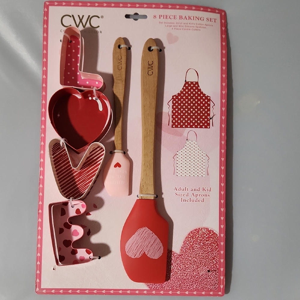 CWC Mommy And Me Apron/ Eight Piece Baking Set - Galentine's Day